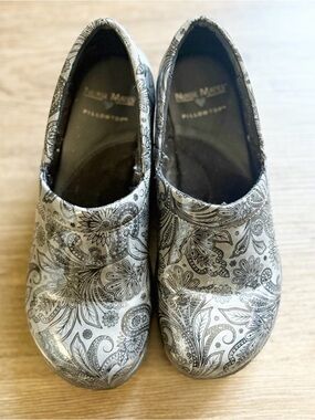 Nurse Mates Silver and Black Floral Slip-On Clogs